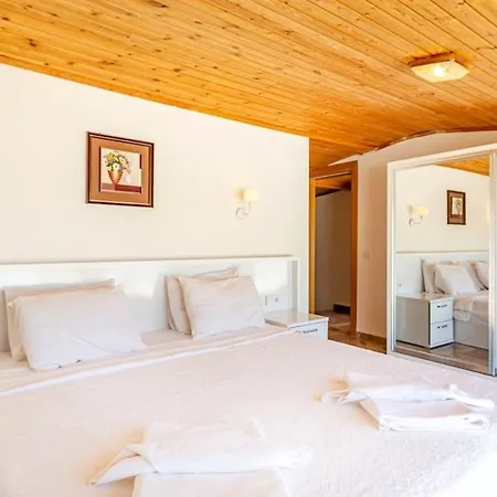 فيلة Kalkan Mercan 2
